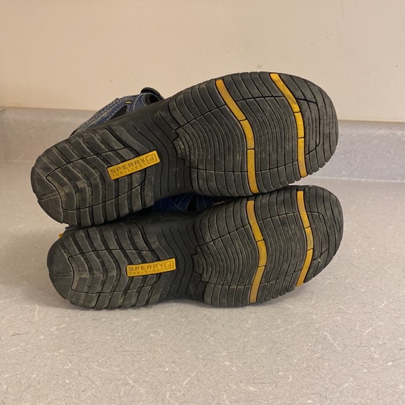 Kids sandal/water shoes, size 4 (youth) - Picture 2 of 2